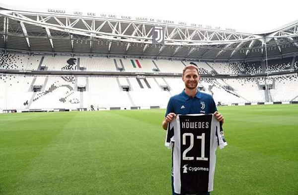 更是对他长 更是对他长